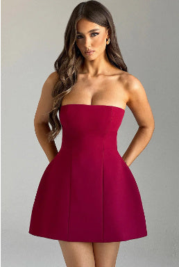Texture fluide et confortable de la robe Elay™, idéale pour danser toute la nuit.