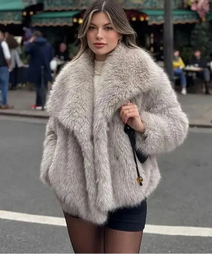 Clara | Cardigan Court en Fausse Fourrure pour un Street Style Élégant et Confortable Rousane