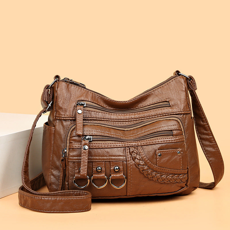 Compartiments multiples du sac Charmance™ pour organisation optimale.