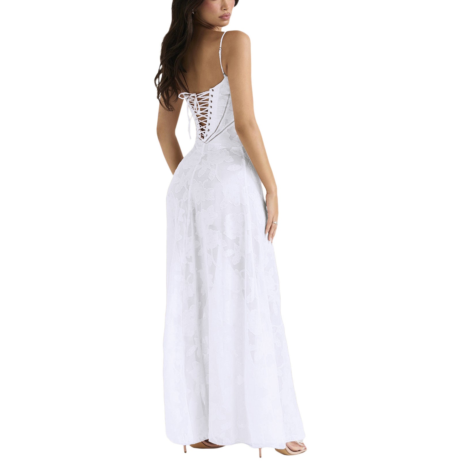 Robe Katy™ associée à des talons pour une allure chic et intemporelle.