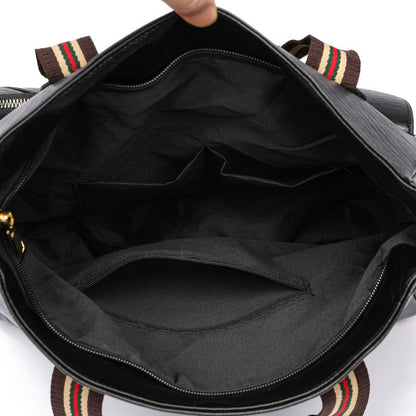 Vue latérale du Sac Délica™ montrant ses finitions de qualité.