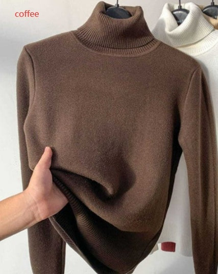 Vue rapprochée des finitions élégantes du pull Florence™.